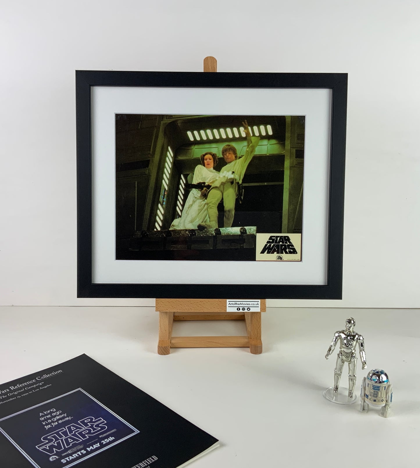 An original French lobby card for the George Lucas film Star Wars (1977) / A New Hope