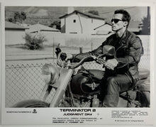 Load image into Gallery viewer, An original and framed 8x10 movie still for the film Terminator 2 Judgment / Judgement Day