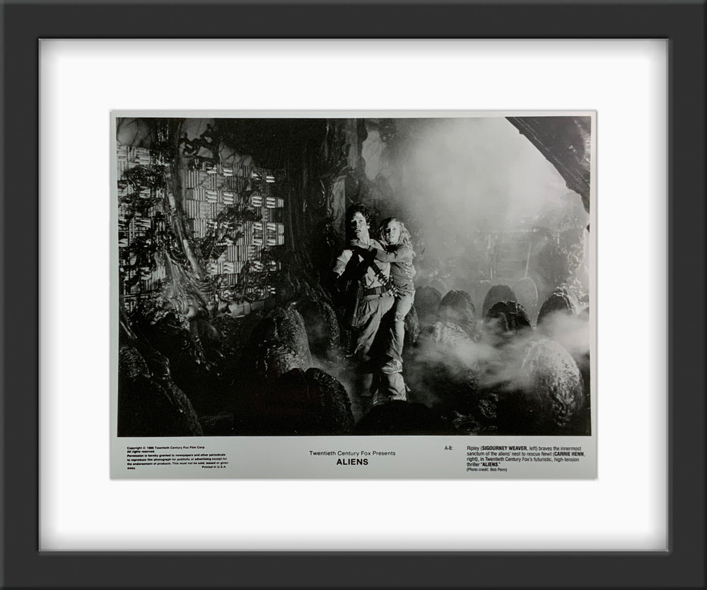 An original movie still for the film Aliens